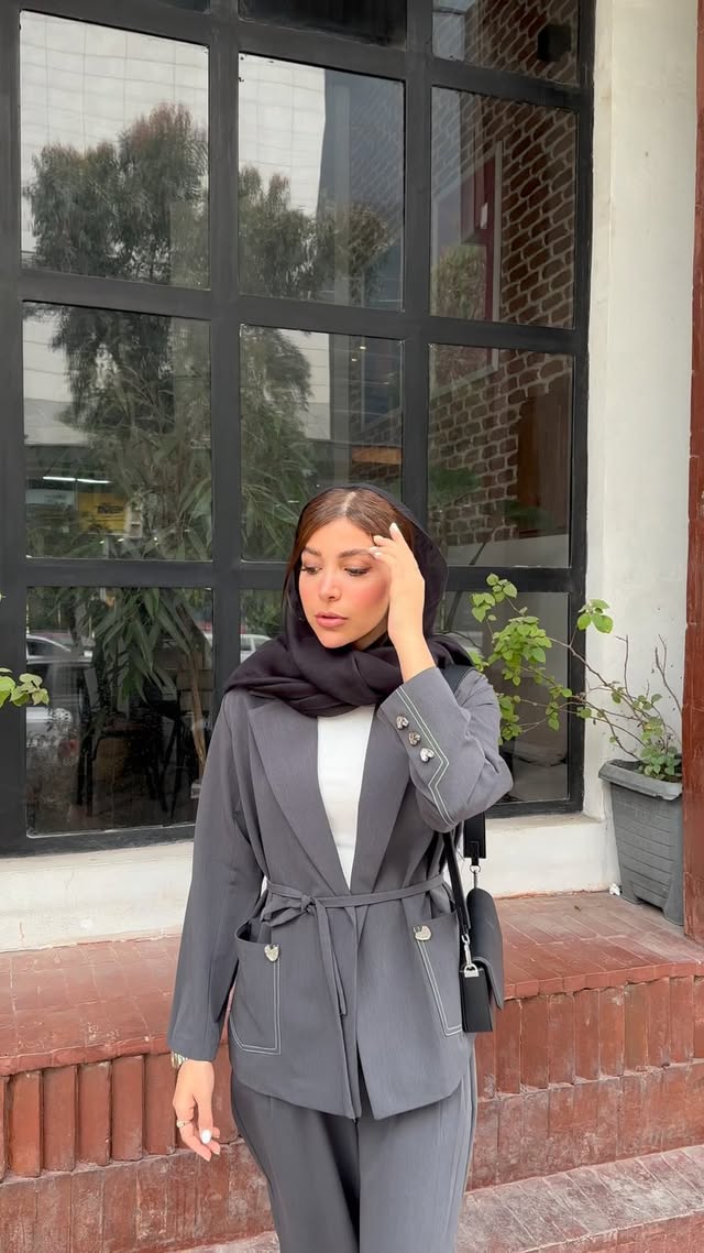 سلام قشنگا ما اومدیم با یه کار شیک دیگه از کالکشن بهار😍یه ست شیک کت و شلوار که تنخور خیلی خوبی داره و یه طراحی خوشگل و گوگولی دارهرنگبندی :طوسی _سورمه ایجنس کت وشلوار: فاستوتی ‌‎ثبت سفارش :دایرکت 📩‏@zeus_meson ‏@zeus_meson ‌‎📍آدرس ما جهت خرید حضوری :‌‎ابتدای خیابان وهابی -سیتی سنتر خلیج فارس-طبقه ی اول-راهروی جنوبی-واحد B48/1_‌‎فروش به صورت آنلاین و حضوری 📲💁🏻‍♀️‌‎ارسال به شهرستان با پست پیشتاز 🚚‌‎بین ۳الی۵ روزی کاری✔️‌‎تیپاکس ۲ الی ۳ روز کاری by @zeus_meson
