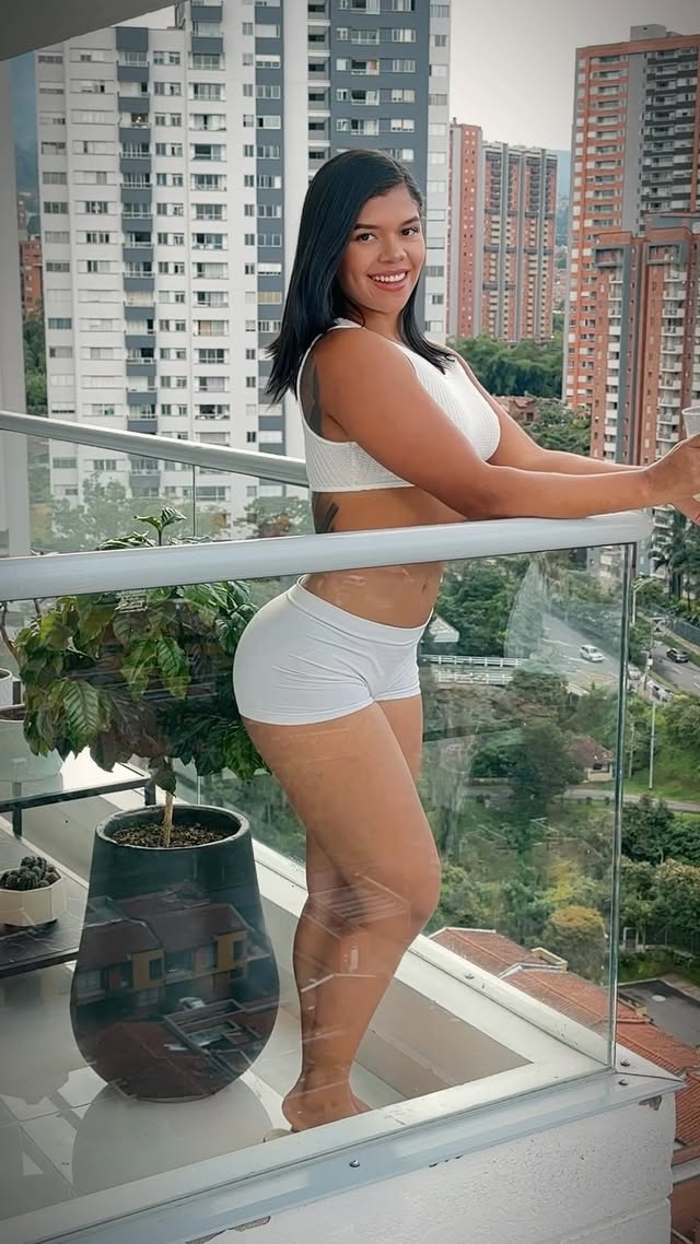 Que regalo tienes para esta mamasita? ......#latina #comedia #usa #humor #reelsinstagram #parati