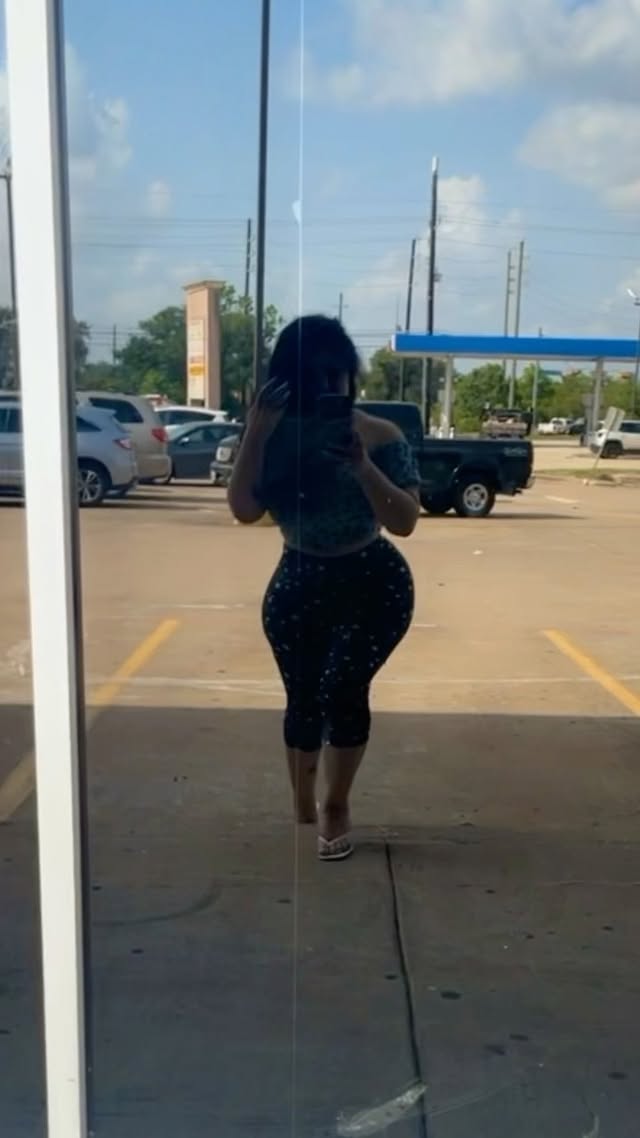 Be back in a min…🛸...#reels #dnd #tx #beautifulview #myreflection #missinginaction #gonewiththewind #incognito #womenwithcurves by @funsize361
