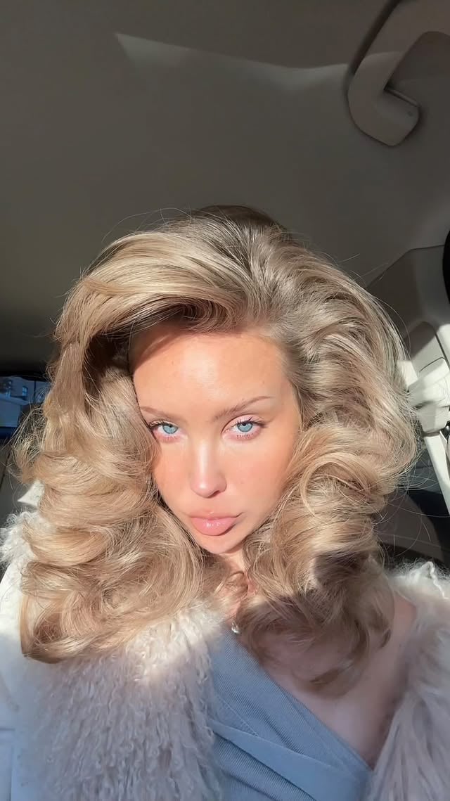 What do people ask me the most about my hair?Do I have my natural hair color? Yes. Have I ever dyed my hair? No. How do I style my hair? Check my tutorials ;). Using @ghdhair Soft Curl Tong, @dysonbeauty Airwrap, @kerastase_official , @redkenpro How is my hair so healthy and shiny? @kerastase_official #hair #blowout #kerastase #blondehair by @sabinasarkka
