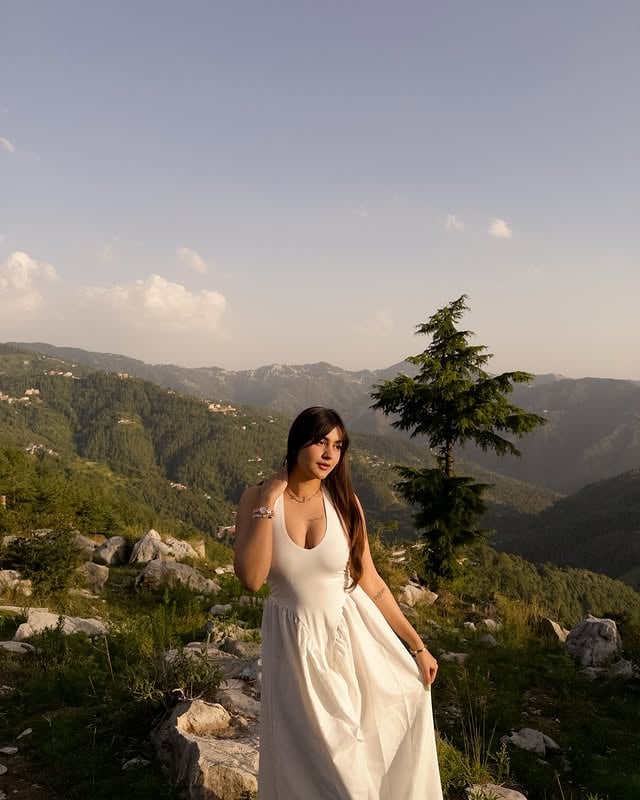 Dolce far niente ♡₊˚ 🦢・₊✧#fyp #explorepage #outfits by @trulyjhanvi