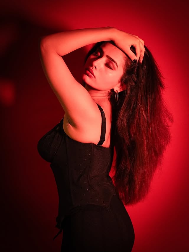 Turned up the heat. 🔥💋..In Frame @deepaliish .Shot by @shau_b.studio .Mua @relook_by_ayushi .....#RedAesthetic#MoodyPortrait#GlamShoot#BoldAndBeautiful#HighFashion#SensualVibes#StudioPhotography#FierceLook#BlackCorset#EditorialVibes#BeautyAndConfidence#FashionInspiration#RedBackdrop#EmpoweredBeauty#ModernMuse by @deepaliish