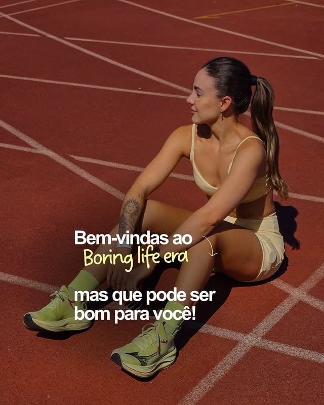 Priorize seu auto desenvolvimento e veja...sua conexão com Deus aumentar,pessoas partindo da sua vida,seus resultados aparecendo,sua saúde mental em dia,o tédio virando paz,o anseio por dopamina virar foco,seu apetite mudar,sua vida acontecer💛✍️ by @gabiguther