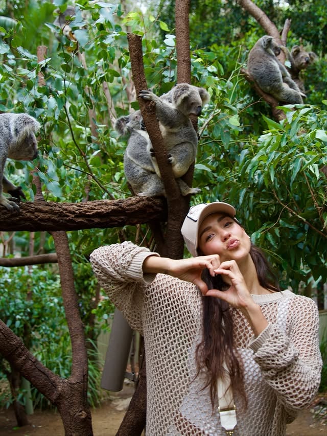 Best day w 🐨 🦘10/10 recommend visiting @currumbinsanctuary - nearly 80 years of protecting Aussie wildlife, including a healthy koala population and a wildlife hospital that treated over 400 koalas last year (!!)Thanks for having us 🫶🏽