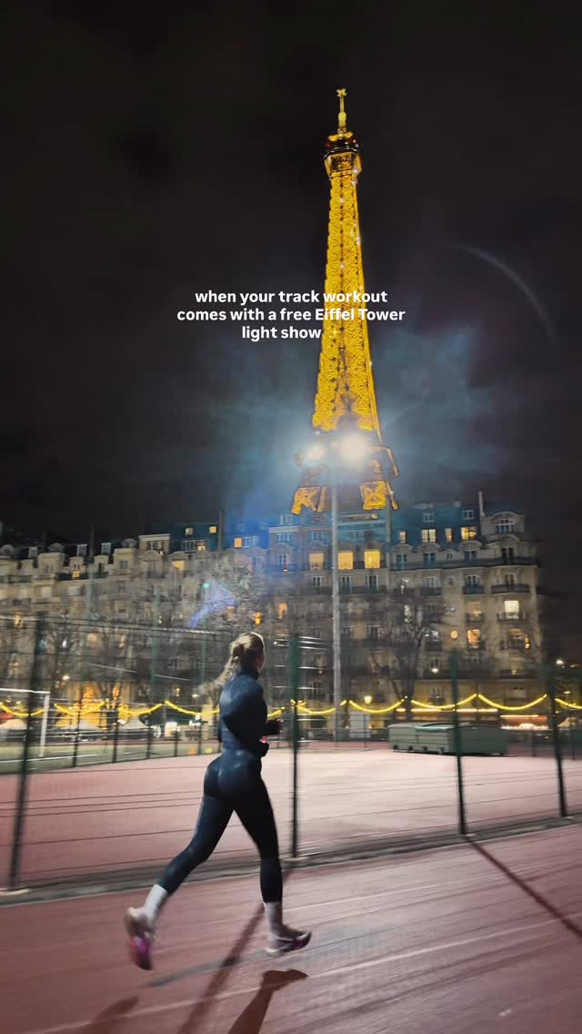 Came for a run, stayed for the view 👀✨ #paris #running