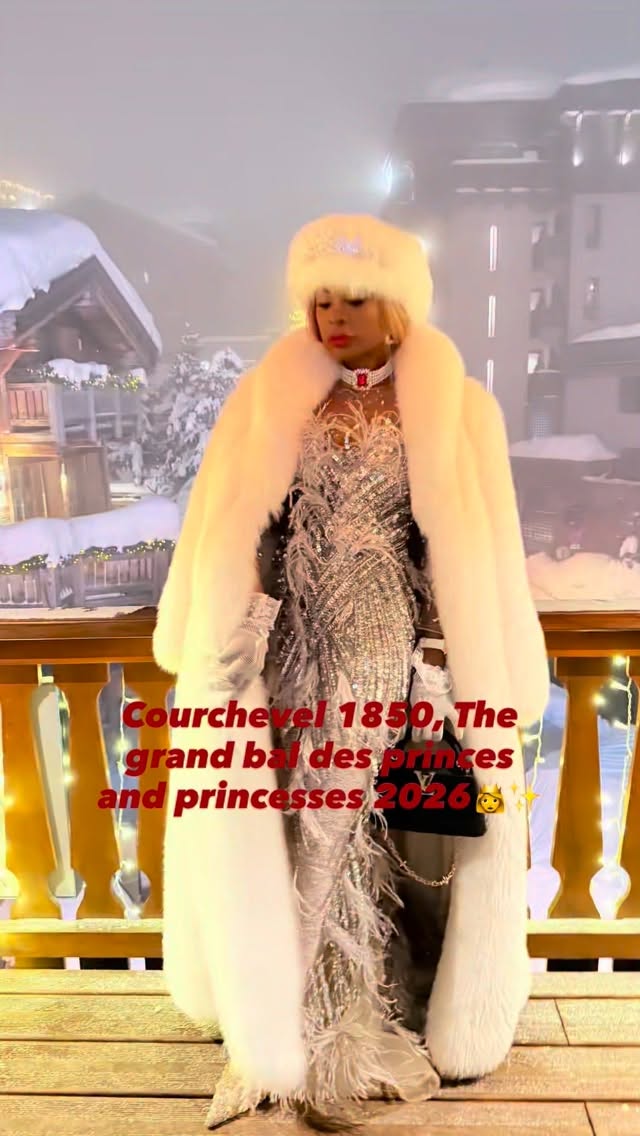 The weather was cloudy and cold, covered in snow, with radiant smiles. ❄️✨🥂⚜️❄️The horse-drawn carriage arrived from the ski slopes, creating a dreamlike setting. 👸❄️✨Dress code: crown required, a fairy tale.Thanks @noblemontecarlo ❄️🥂👍⚜️ #dreamlifestyle #fairytale #glamour #reellife #courchevel