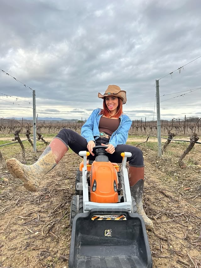 Crédibilité : absente ❌Bonne humeur : présente 😄🤠#bonnehumeur #vigneronne #farmgirl #mood