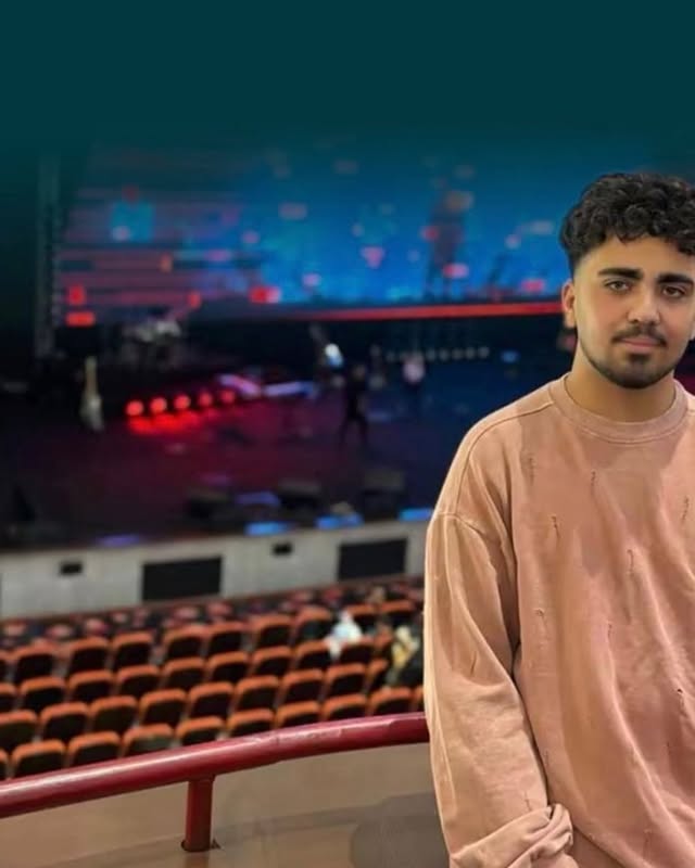 #ایران دور گلوی بچه هاش کبوده از بی نفسی، قرمز شدن فواره هاش از خون نمی ترسه کسی… محمد عرفان فرجی by @mohsen