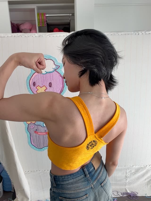 I love my muscles I can do so many physical activities without hesitation nowpokopia ditto rug in the back loltop @chromeheartsofficial pants @mm6maisonmargiela