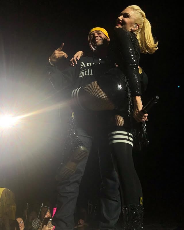 Thanks @gwenstefani for bringing me on your stage tonight and giving me some love❤️✊🏽💪🏽🍾😍😜 Thank you to the fans at the show that took these pics 🙏🏽#GwenStefani #LasVegas #Vegas #PlanetHollywood #Zappos by @chentcupeno