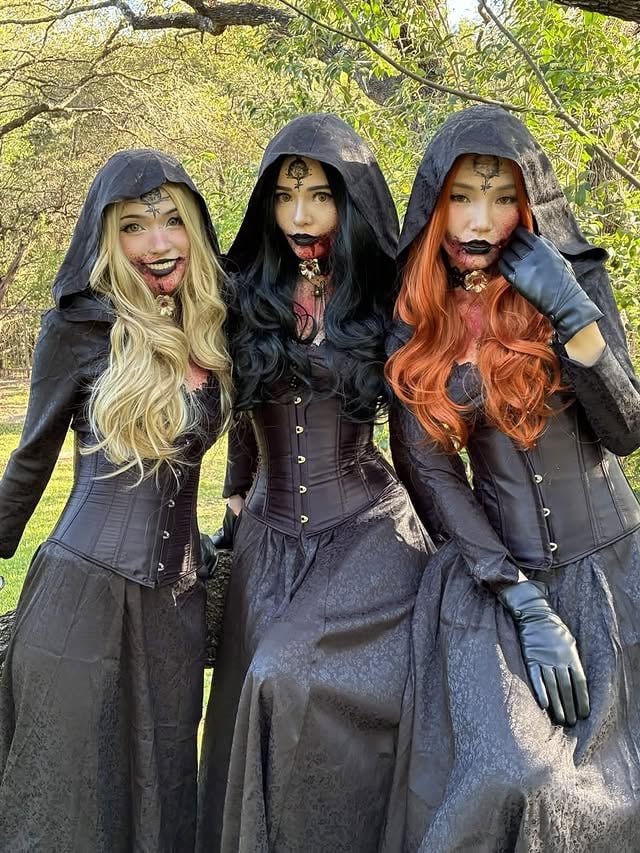 dimitrescu sisters 🖤😈#residentevil #residentevilcosplay by @itskatchii