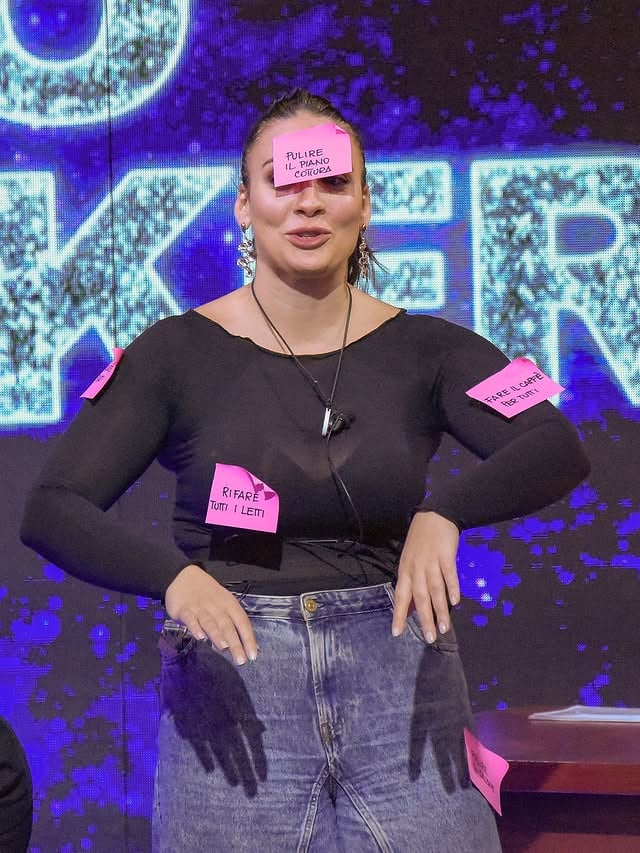 Io il lunedì mattina in ufficio alle 09:01 che cerco di ricordarmi le password e come si lavora 🆘☕ Ci vediamo stasera al #GFVIP