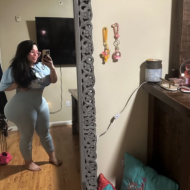 I look hella short & chubs in this photo😫thas okay tho. The comebacks are always better.Yes, I’m 5ft tall🫠..#mama #latina #babyblue #explorepage #5ft by @funsize361
