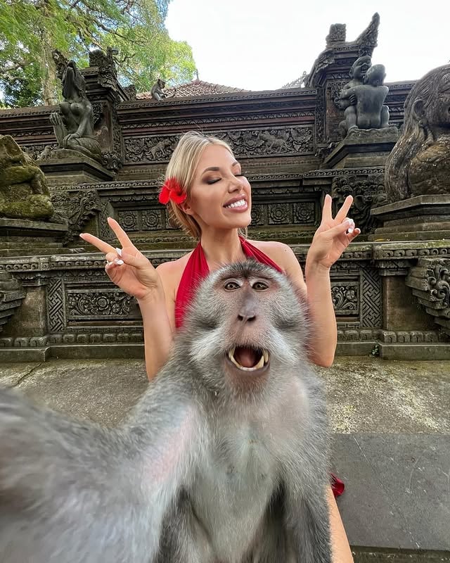The monkey in me sees the monkey in you ❤️ by @thealexkay