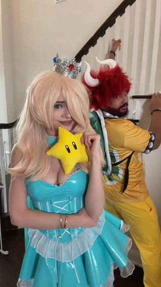 👸🏻⭐️ Princess Rosalina & Bowser ⭐️🍄 who did it better? 😝#supermariogalaxy #mariogalaxy #rosalinacosplay #couple #offriends by @itskatchii