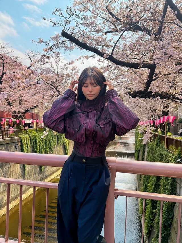 Que día tan bonito !! Lleno de Sakuras 🌸 y todo era tan rosa💕 #japan #sakura #aryvilchis by @aryvilchiss