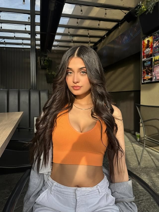 📴📴----#banvir #vancouverstyle #browngirlstyle #desiinfluencer #outfitinspo by @banvirr