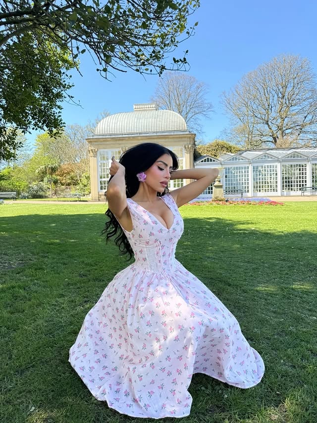 Princess diaries @FashionNova🔎’Harlow Floral Midi Dress’ by @chloesaxon