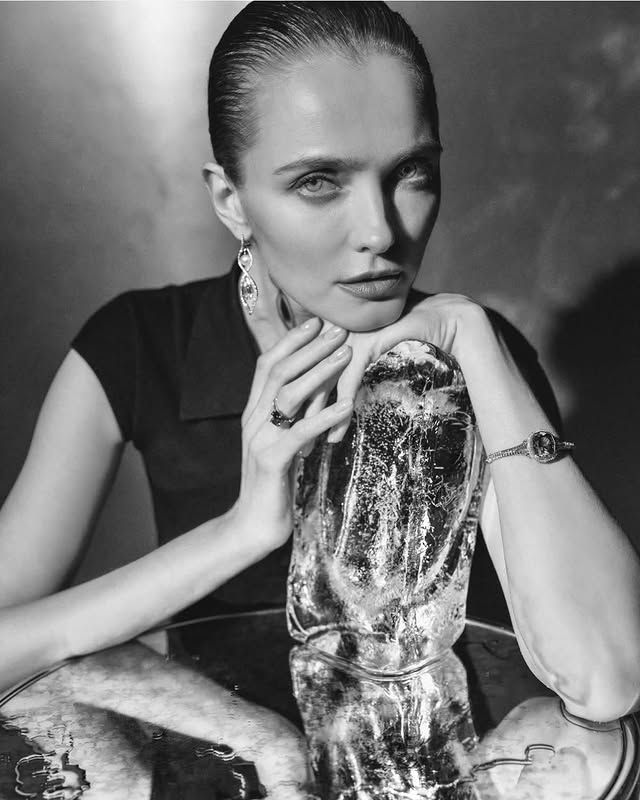 We met through conversation. Then we met again through creation.A few months after recording our episode with @dobs_ny we shot this editorial for @author_magazine together.Now you can hear how she sees.New episode is live on @fashionhostpodcastCREDITS:Editor in chief : @oona.chanelModel: Vlada Roslyakova @vladaroslyakovaPhotographer: Zuzanna Blur @zuzannablurFashion Stylist: Elanur Erdogan @dobs_nyJewlery Editor: Anne-Sophie Mignaux-Kamar @annesomkPhotography and Lighting Assistant: Chris Boyle@christophrboyleSet Designer: Miles Bettinelli @milesbettinelli Make-up Artist: Seiya libuchi @seiya_makeupHair Stylist: Takayuki Umeda @um_takayukiProduction and Studio: @noah.bergs @thepriv.yagency Assistant and BTS video: James McDermott @dbajamess by @vladaroslyakova