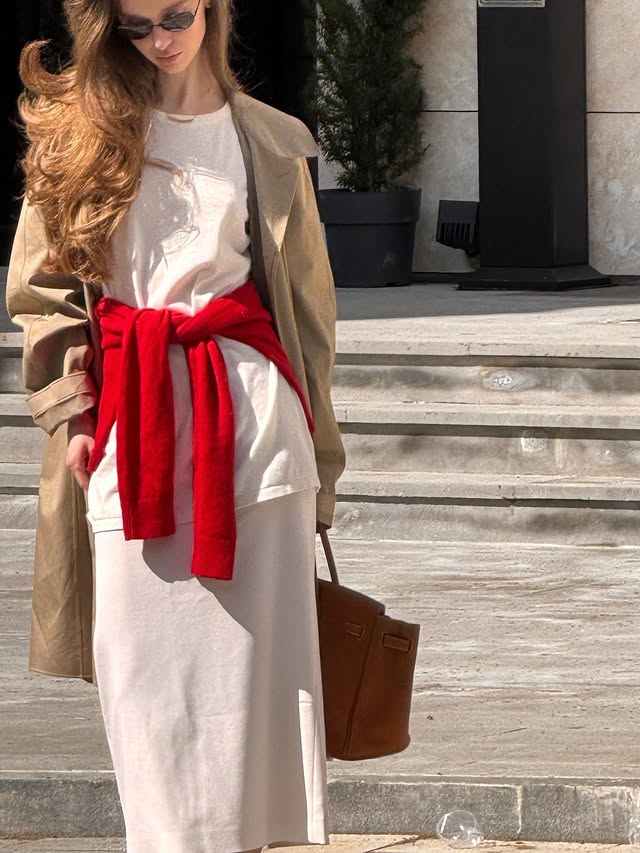 ♥️Skirt, t-shirt : @perrverrtt Trench: @uniqlo Cardigan: @massimodutti Sunglasses: @vehla by @_tsaralunga
