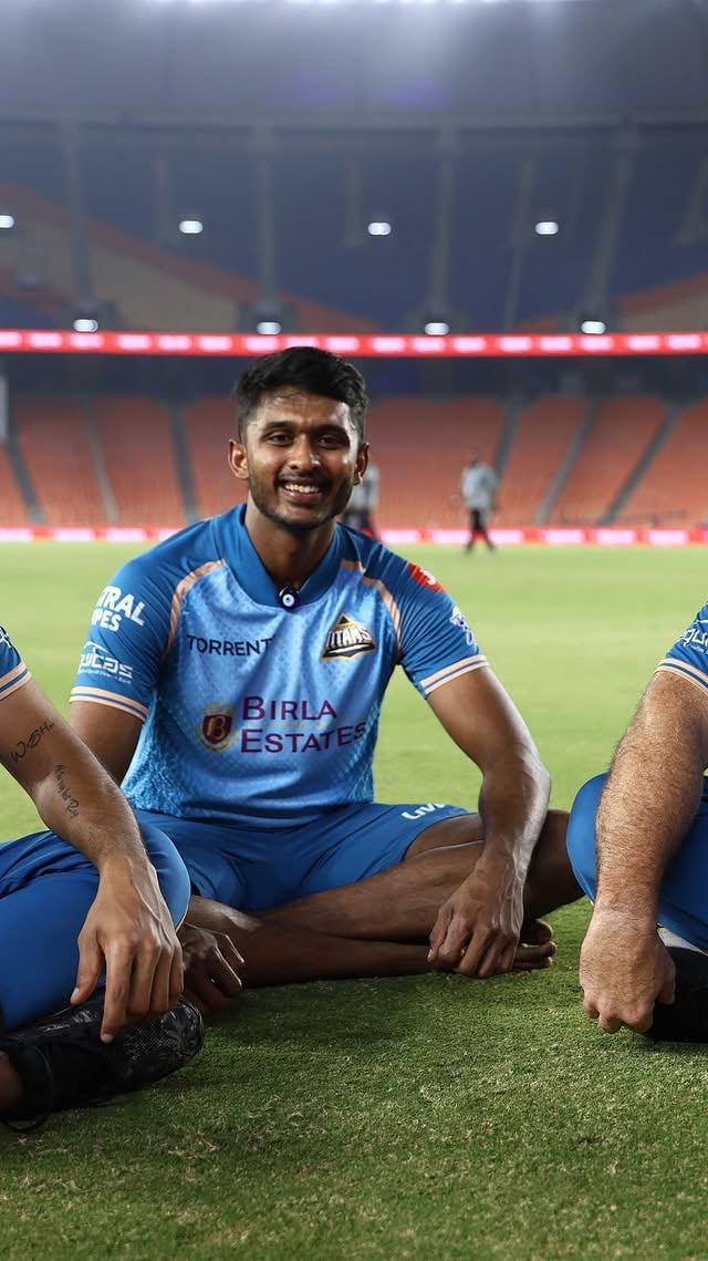 When three left-handers unite 😎And put each other on the spot with trick questions 😁A quality post-match chat ft. Matthew Hayden, Washington Sundar & Sai Sudharsan 🩵 #TATAIPL | #KhelBindaas | #GTvPBKS by @washisundar555