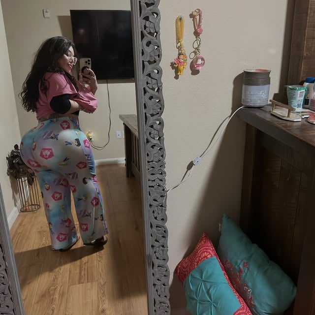Mother’s Day is around the corner and all I wanna do is go see the new Michael Jackson movie😩❤️If you have a mother, call her. & if she wasn’t the best mom forgive her. I spend my days enjoying every second of my babies childhood. I wish I could keep them small forever😫 #funsize #mothersday #explore #mama #singlemomlife by @funsize361