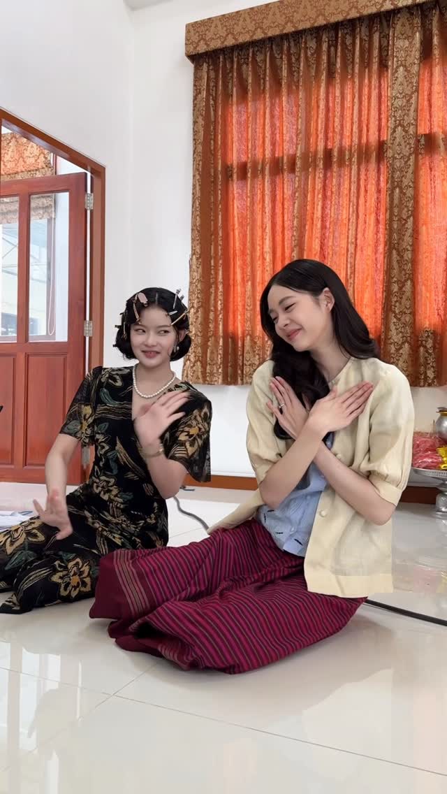 เด็กแสบเด้งเองฟ้องเอง #เอินเอินฟาติมา #earnearnfatima #mabelz_pixxie #สอดสร้อยมาลา by @itsme_muien
