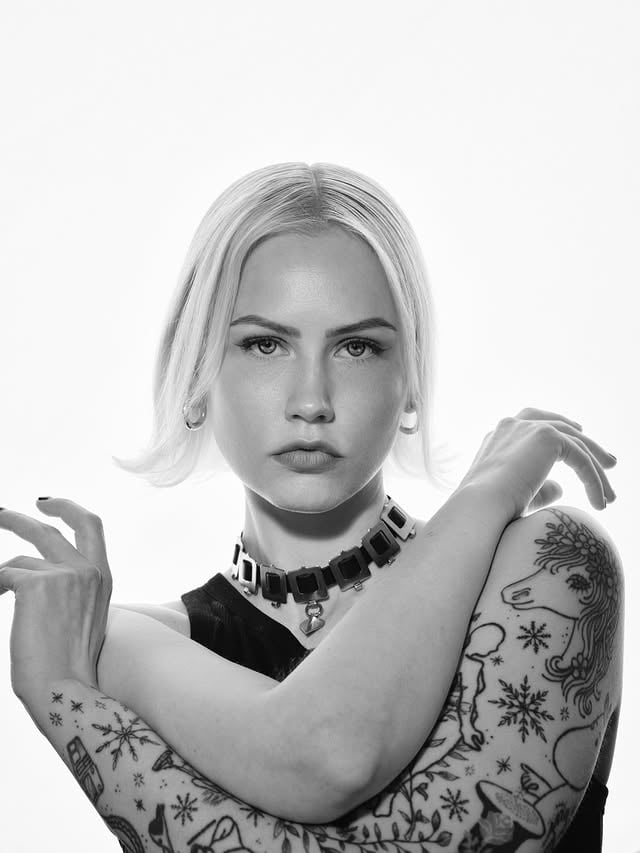 My life is a rollercoaster rn. It's funny just how many things can happen at once. So much has happened in the past 1.5 months it's actually insane. Here's a few of my favourite frames from a photoshoot we did with @lucien_stanfield in New York in April. Thank you for inviting me to the studio 💫