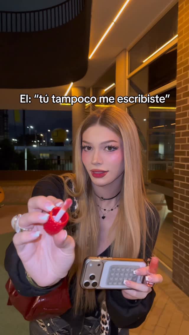 Podríamos compartir maquillaje si quieres 🫦 by @malejasantosss