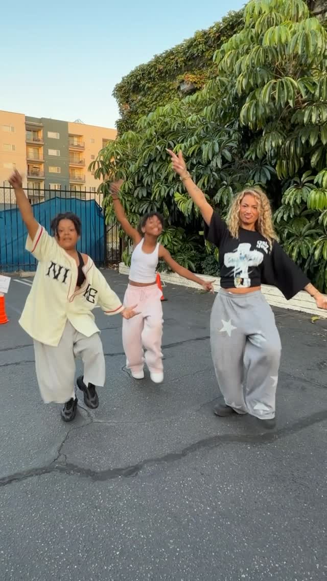 We steppin on they… 🙂‍↔️🙂‍↔️🙂‍↔️thank you @iamdanileigh for dancing with us 🫶🏽 LOVED meeting you and dancing with you today! 👟: @devin_solomon by @iamdanileigh
