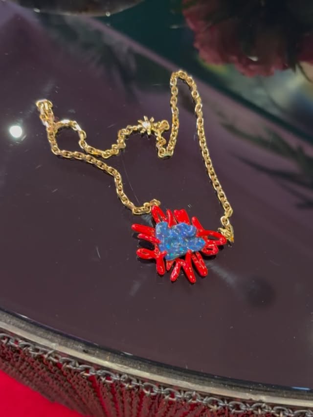 SCRIBBLE 💙♥️ Red & Blue #necklace A natural uncut #blackopal set amongst some red #enamelled #gold scribbles by @solangeazagury