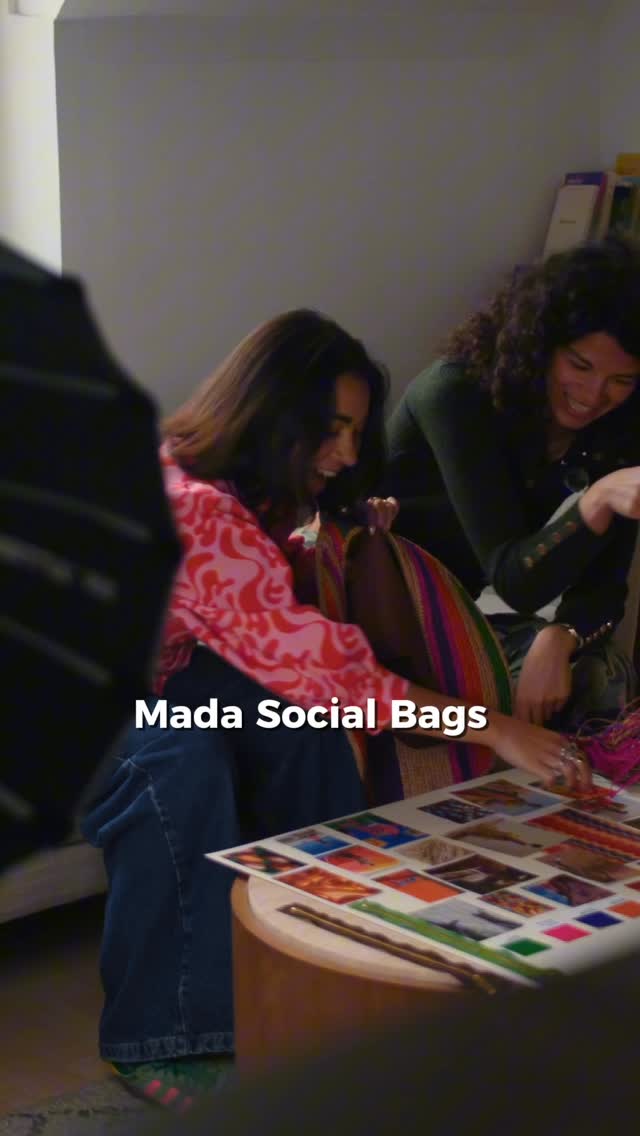 le sac rond @madasocialbags x @hungryconsti en édition limitée est disponible dès maintenant 👜🇲🇬 vive les femmes le raphia de Madagascar et hungry maman by @hungryconsti