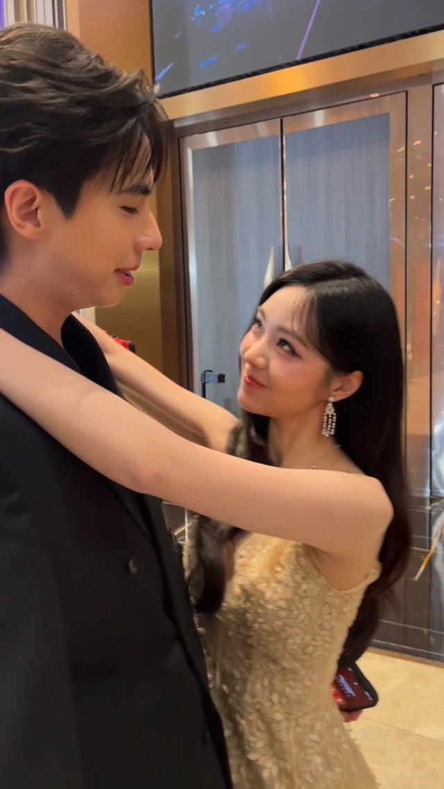 อีกหนึ่งความภาคภูมิใจ ยินดีด้วยนะเจ้าเอินกับรางวัลนักแสดงนำหญิงยอดเยี่ยม (คุณเฮียก็ลุ้นติดเก้าอี้มากก)#earnearnfatima #เอินเอินฟาติมา #hearthchindanai #KCLAWARDS2026 #คมชัดลึกอวอร์ดครั้งที่22 by @itsme_muien