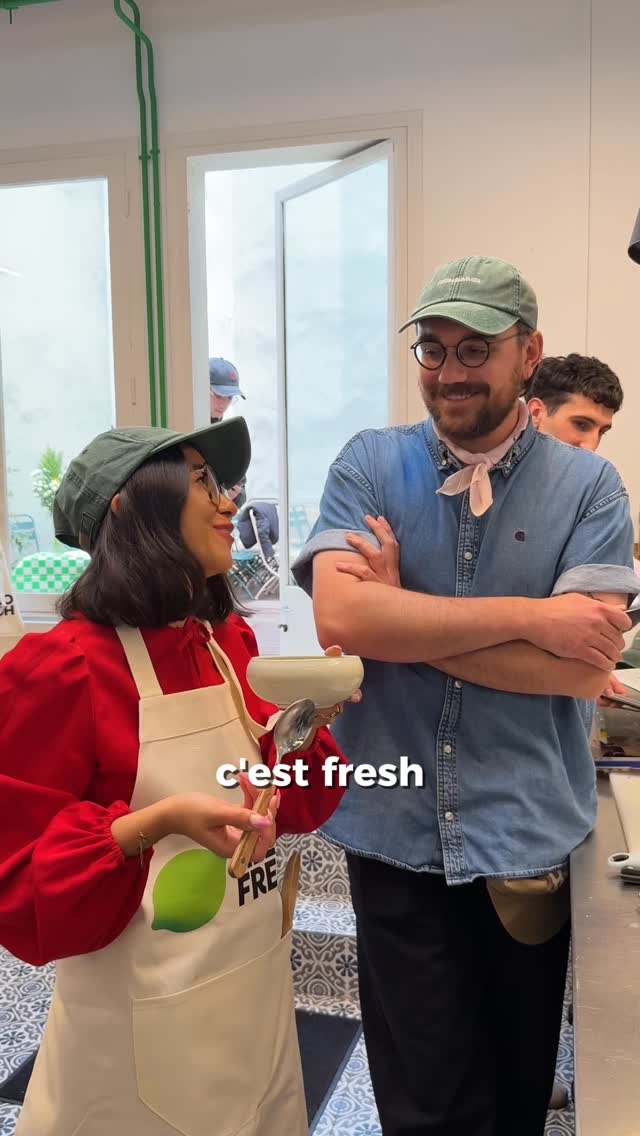 et ça part sur la collab la plus fresh de l’été 🌿Les 12 recettes @whoogys x @hellofreshfrance sont déjà disponibles pour l’été sur le site HelloFresh (la casquette en édition limitée aussi !!!) 🌞 et c’est TROP BONmerci pas merci pour la surprise Hugo mais si je l’ai fait : vous pouvez le faire aussi 😂❤️Pour votre santé, pratiquez une activité physique régulière. www.mangerbouger.fr by @hungryconsti