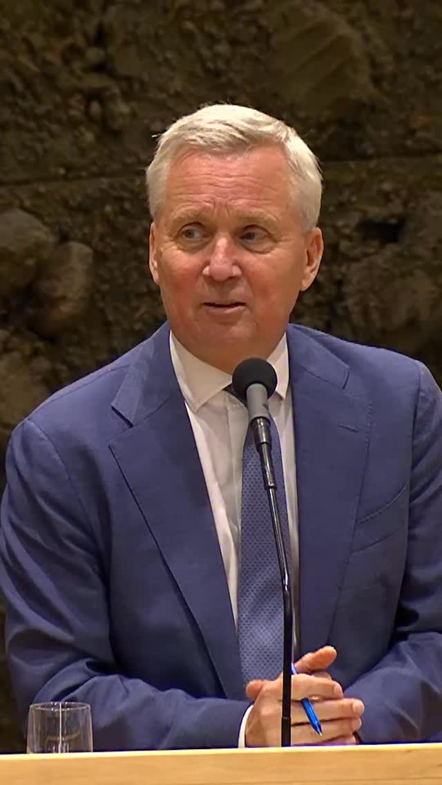 DigiD is eigendom van Nederland en dat blijft zo. Staatssecretaris @ericvdburgactueel was glashelder in het Vragenuur.De internationale overname vormde een risico voor de gegevens van Nederlanders. Daarom nemen we maatregelen om onze gegevens te beschermen. by @vvd