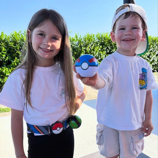 @reitoys.official da forma ai sogni 🥰Finalmente Alessandro e Celeste sono diventati due allenatori #pokemon Quale Pokémon cattureranno per primo? •••••#childmodel #toys #reitoys #family by @theincrediblefamily