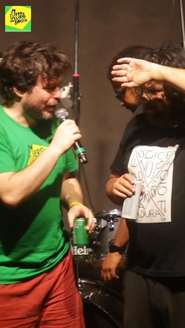 Ao som de @songorocosongooficial , @foligrioorquestra e @la.cumbia.artificial , a primeira edição da festa do @medoedelirioembrasiliapodcast no Circo Voador foi um baita sucesso no final de 2025! Tanto que geral ficou pedindo por mais! Pedido atendido! Medo e Delírio no Circo no sábado, 20 de junho, com Cumbia Combo Fuego ( @mintchogarrammone + @afroribeirinhos + @letto.oficial ) e @bnegaooficial bota som!Ingressos na @eventimbrasil . by @medoedelirioembrasiliapodcast