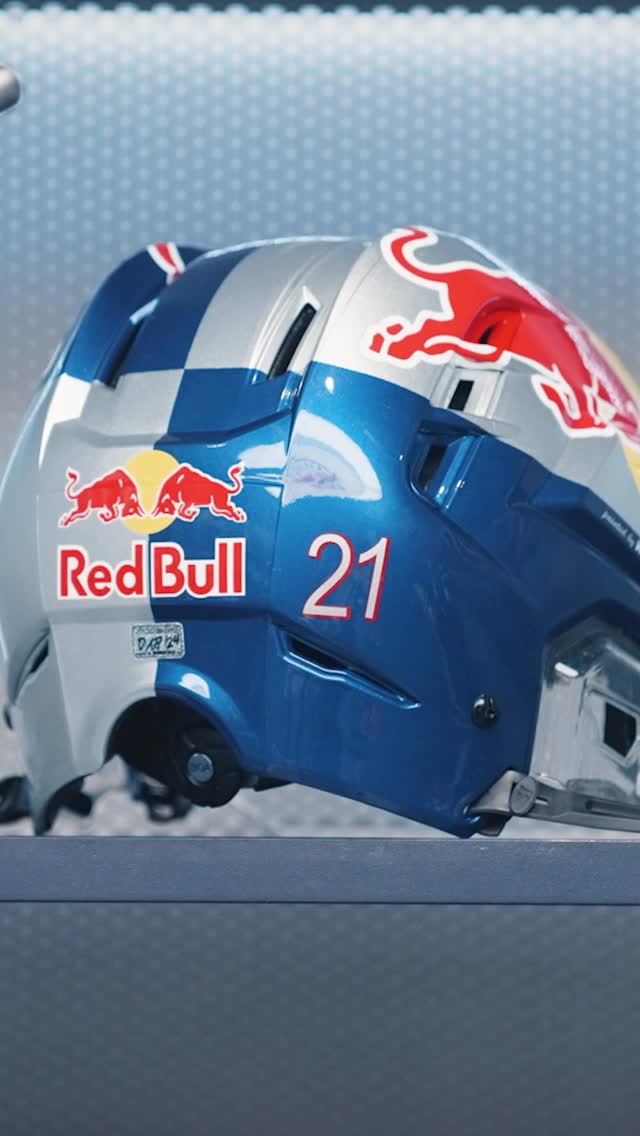 Die #21 ist wieder da 🔥#redbulls #eishockey #münchen #kahun by @redbullmuenchen