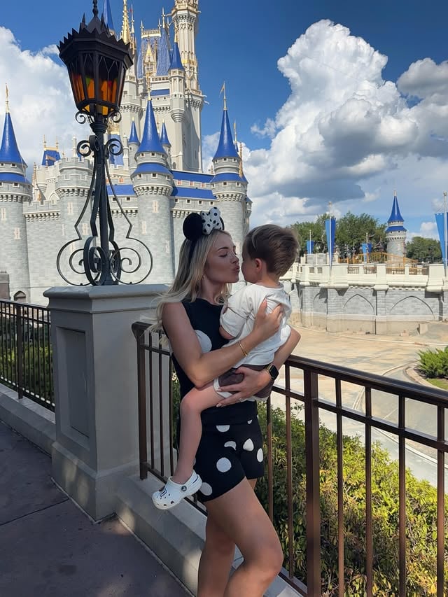 Magic kingdom ✨🎢🎡🇺🇸@waltdisneyworld #wdw #waltdisneyworld by @holliekanewright