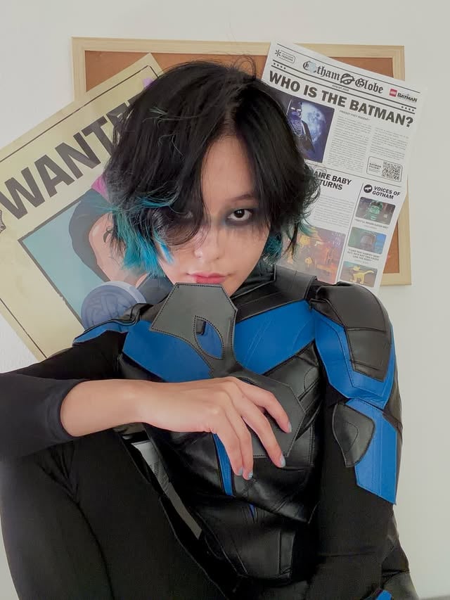 this did NOT fit me but i tried anyways#nightwing #cosplay by @39daph