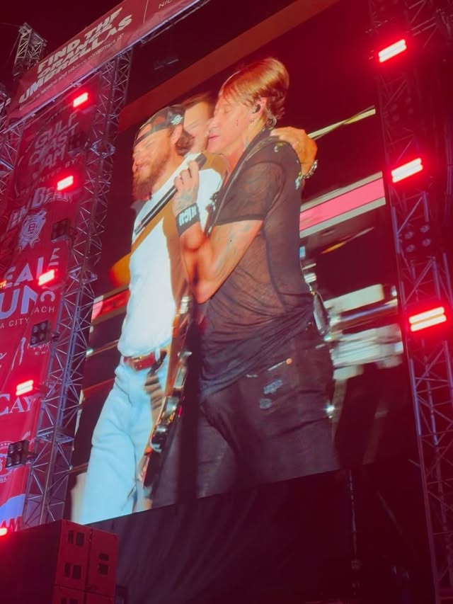 My longest standing friendship within the music business, @keithurban He’s always been in my corner, and i can’t tell y’all how much it means to me. He invited me to be an @opry member a few years back. So many great times together through the years. I was honored to join him tonight in Florida. It’s pure magic when we jam together. Love you KU! by @thechrisjanson