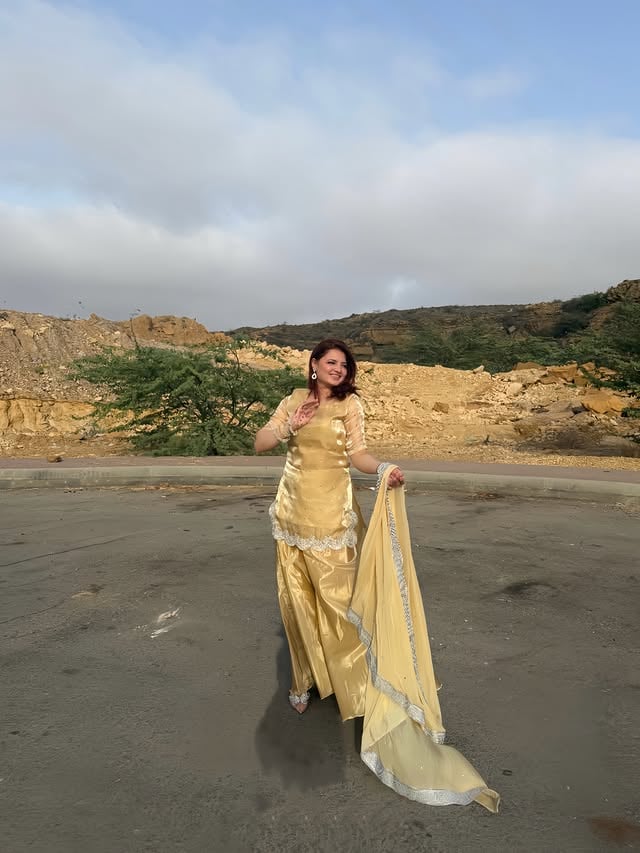 Kya ye mera pehla pehla pyaar ha? ☀️💛Wearing @mhboutique.x #fazeela #eidmubarak #eid #eidoutfit #viral by @fazeela_75