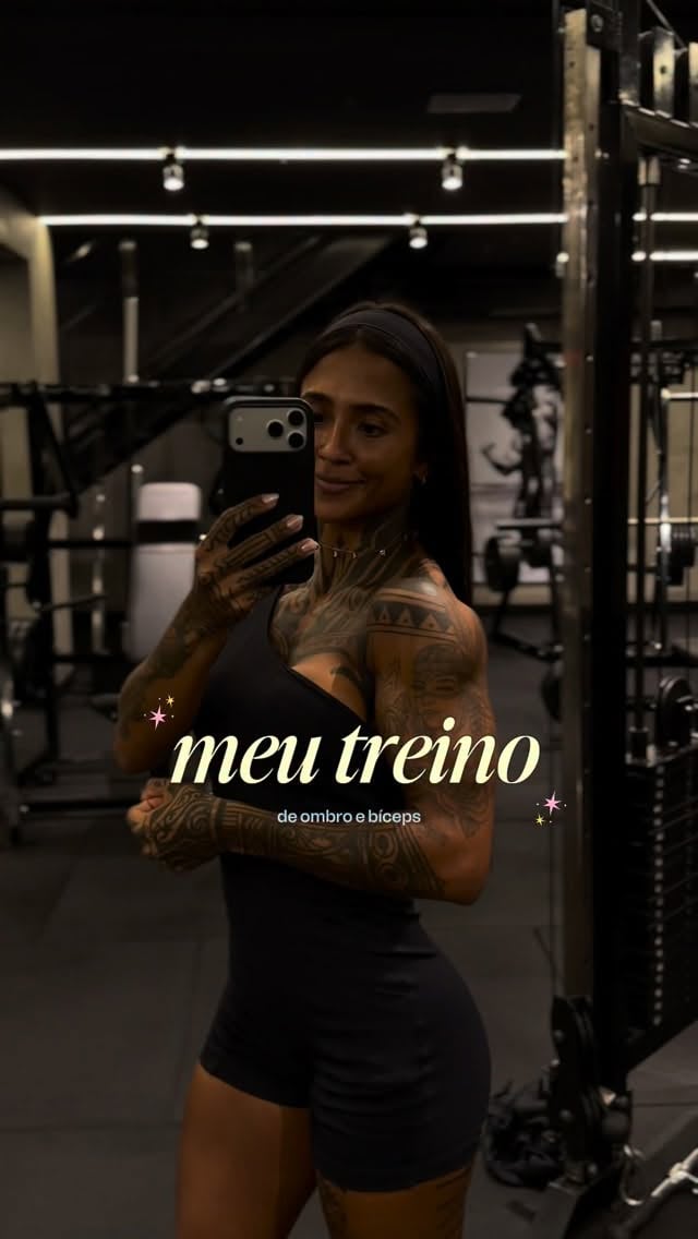 bora ficar ceboluda, amigas?????? 🧅😘✨um dos treinos da minha planilha da consultoria com o @lucaspahor ⚡️ #treino #training #gym #academia by @viccsilva