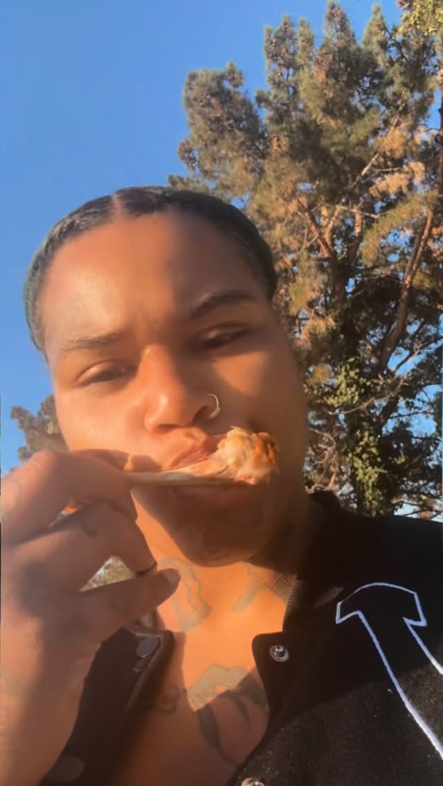 No Jumper what’s going on? JHood on there trippin 😭😂 Munchie forsure ain’t staying after dat! 👀👋🏽 . No Zark Zone 🗣️ @baby_brayz3 . Man free DC 🤷🏽‍♀️. Anyways yall need a better female 🥱 so HEY 👋🏽 @adam22