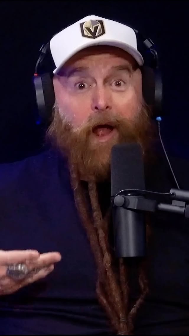 THE SECRET TO ‘80S MUSIC VIDEOS... according to John Frusciante (wait for it)⁣
⁣
🎙️ This clip is from the latest episode of the @beardoandweirdopodcast with @craiggasscomedy and @5fdpchriskael. Check out the full episode wherever you get your podcasts!⁣⁣⁣⁣⁣⁣