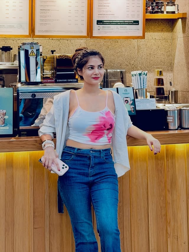 Always M ready to fly✨✈️💋💕this habit is sexy 😉🥂#ootd#traveldiaries by @manaswinimoon27