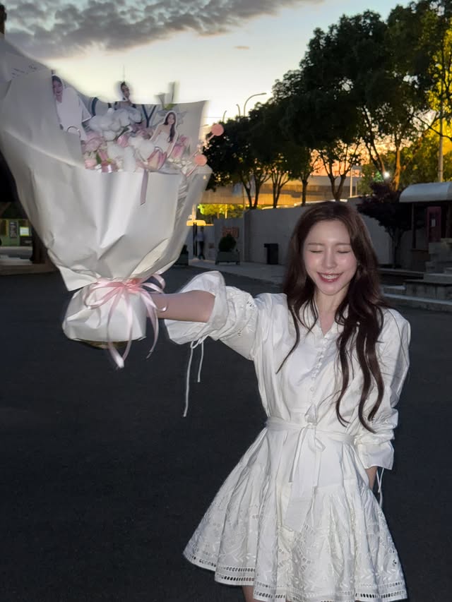 행복했던 중국출장 
광고촬영도 행복했는데... 이렇게 정성스런 꽃다발은 처음이햐..,,🥹💕 고마워요 @olay
