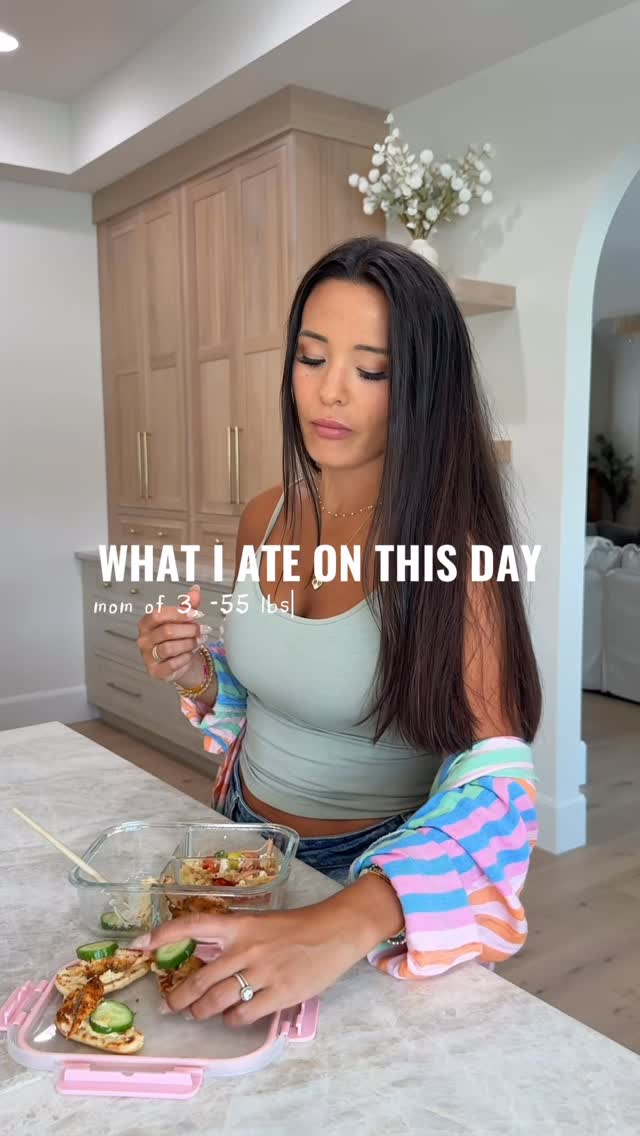 Did I eat enough protein, idk maybe not?? But what I DO know is that I’m full, satisfied, able to gain muscle with this amount, and not obsessing over every single specific number all of the time 👏🏼 

some days are better, some are worse but no day is the exact same and I consistently practice being MINDFUL, making sure each meal has a lean protein source, adding veggies where I can, eating when I’m hungry//stopping when I’m content (and this is the approach I followed while while losing weight postpartum as well)

Comment “recipe” for the link to my cookbooks with HUNDREDS of realistic recipes just like this!!! ✨😍 or at makaylathomas . com 

#wieiad #summerrecipes #healthymeals #mealprep #mealideas