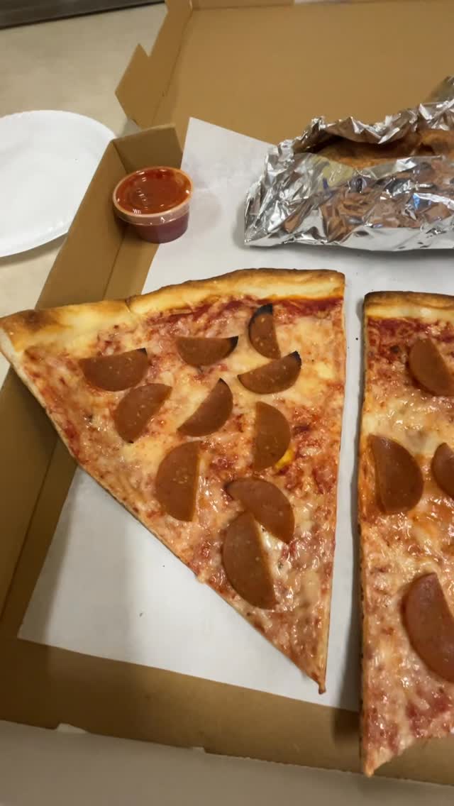 Vegan pizza and calzone