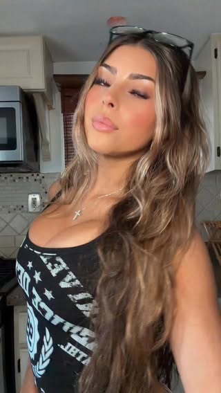 Love me foreveaa 🖤🖤
